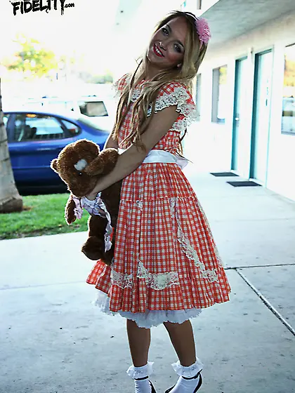 Sweet teen beauty Carmen Callaway is passionately swallowing coc