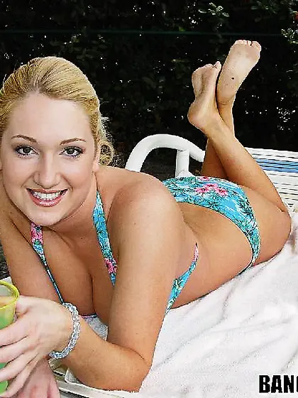 Jessica Sweet strips her bikini outdoors and shows us her bouncy