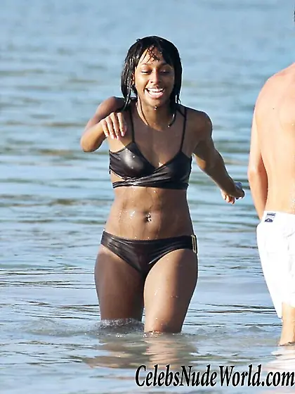 Alexandra Burke Pokies Pics