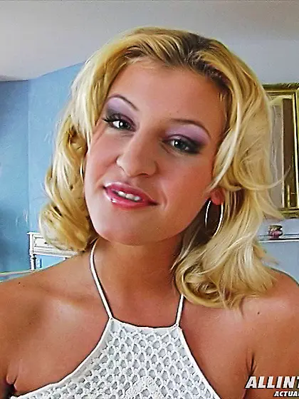 Kinky blonde babe tight