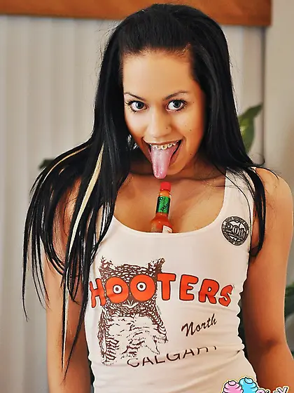 Playful brunette kitty Cindy Cupcakes with delicious ass pulls d