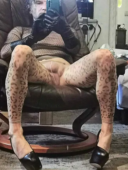 LECHEROUS SELFIE SLUTS