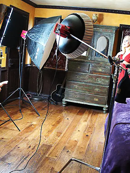 Blonde adult model Nicole Aniston with big tits poses naked in t