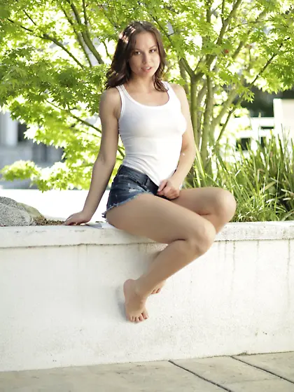 Busty vixen Aidra Fox pleasures her boyfriend in bed