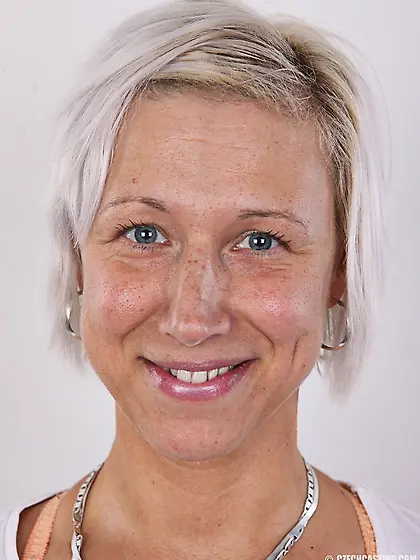 Pornstar with wide pelvis beats the drum for exposing boobs and