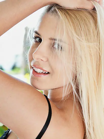 Without any hesitations does this blonde Brandy Smile decide to