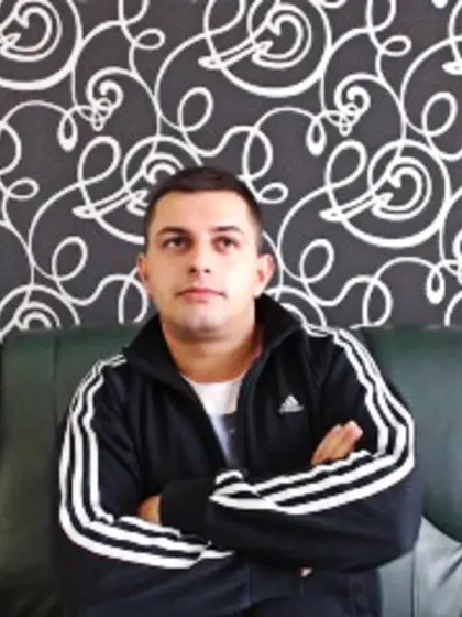 Brunette alexutzu88 perform anal