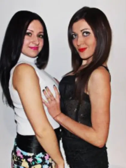 Brunette malena leolady perform