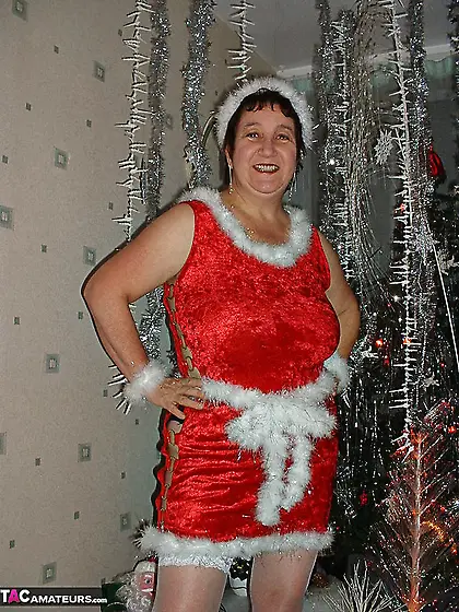 Mature bbw teases extra