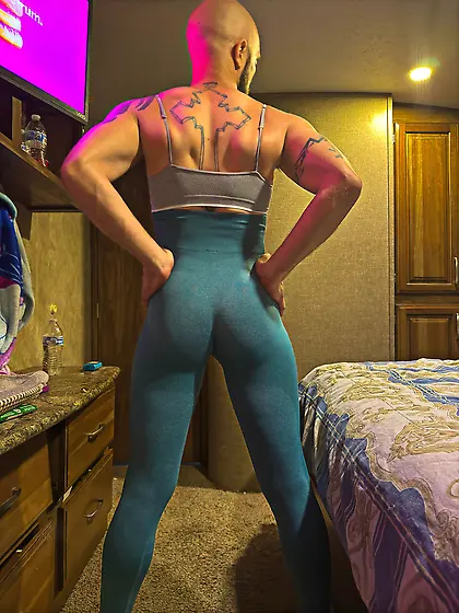 Masculine white guy explores feminine side