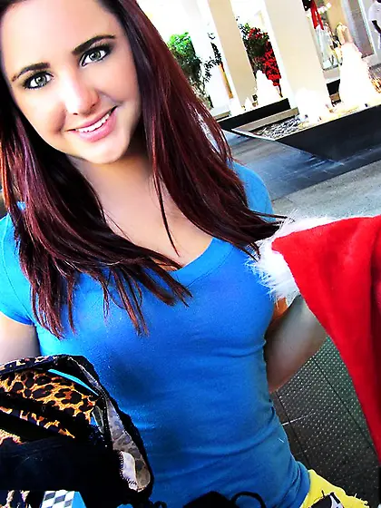 Naughty Hope Howell has wrapped her mouth and pussy lips around