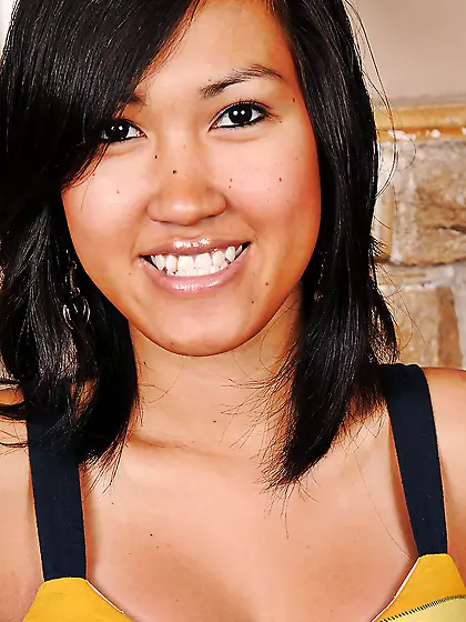 Latina 18yo masturbation