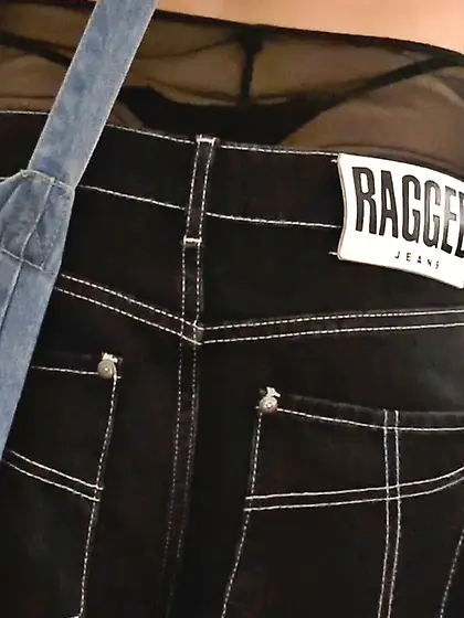 string qui depasse whaletail y2k teen