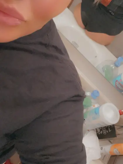 Found my moms broken old iPhone dm for more