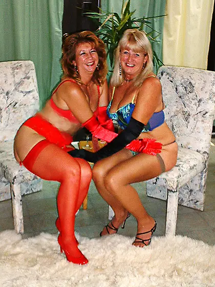 MILF Fingering Devlynn from United States