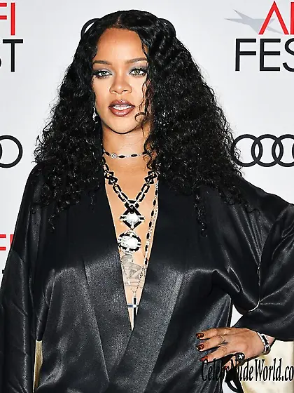 Rihanna Hot