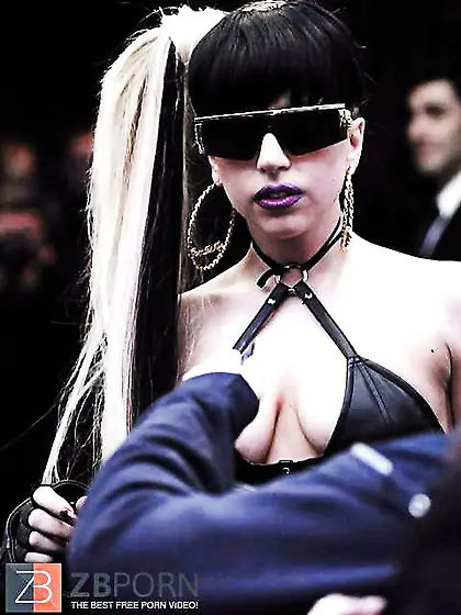Nymph Gaga leaving her hotel in Toronto