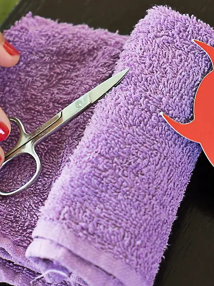 Blonde lesbo woman seems like she’s on the edge of the cliff