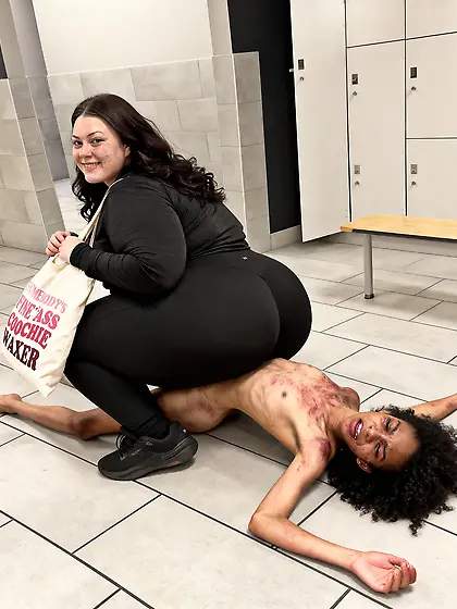 Bbw pawg sits on a nigger