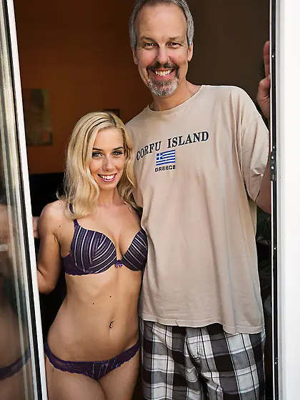 Nesty and Sicilia pose for a photographer while fucking