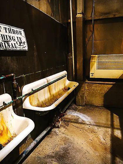 dirty, bulge, urinal, toilet, toilets, stinking, smelly,