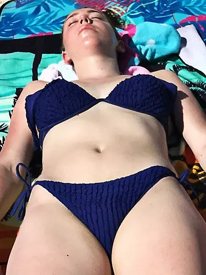 Candid voyeur creepshots from a beach