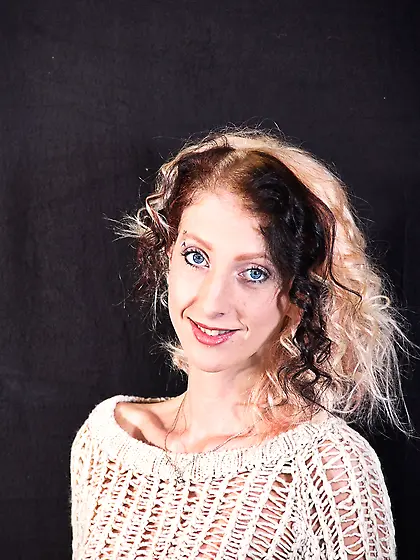 Amateur starlet with blue eyes and a skinny body posing for you