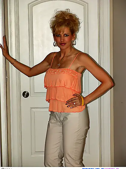 Mature blonde babe nice