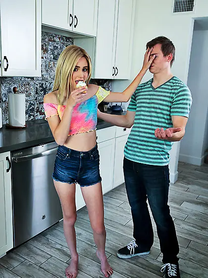 Shaved pussy beauty is enjoying the best love in POV on a bed