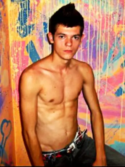 Brunette cutesexybenny perform dancing