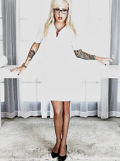 Canadian upskirt masturbation