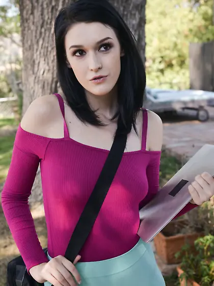 Ivy has her bubble butt banged to pay for computer repairs with