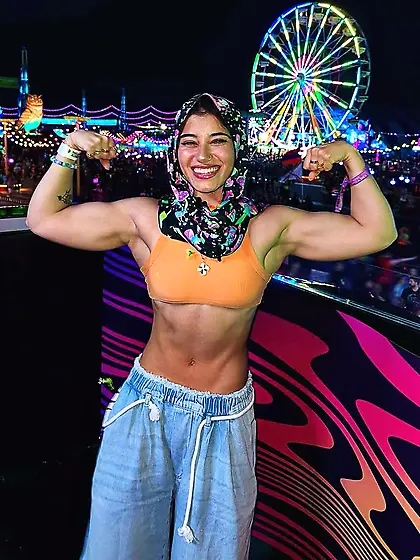 how would you handle hot bratty buff slut sara?