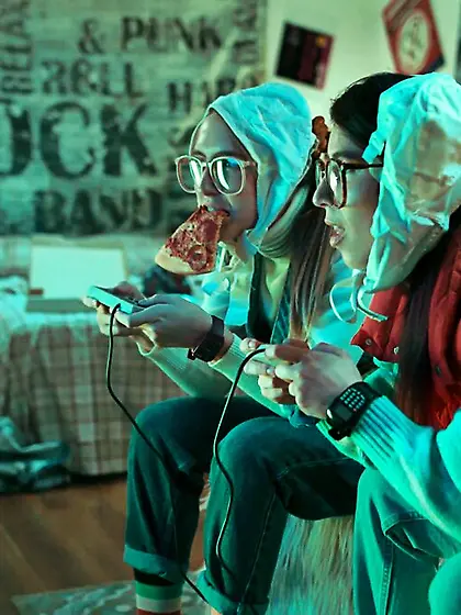 Busty blonde mom seduces