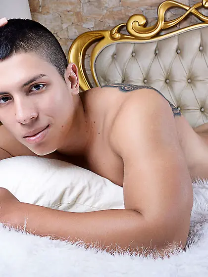 Latin young gay ClintBaker like to snapshot