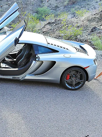 Yellow dress brunette beauty fucking her own slit while in publi