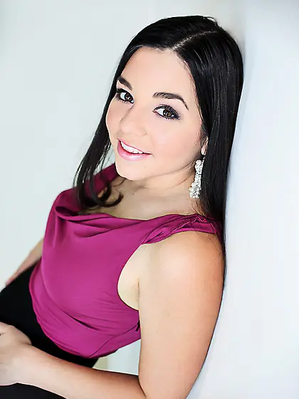 The beautiful bimbo Nadine Sage is sucking the dick and showing