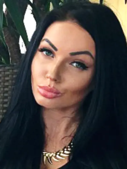 21 yo brunette Amanda.