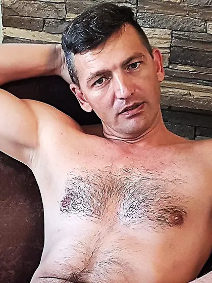 White man vitasgrim smoking