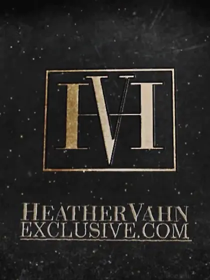 Brunette loves fucking pussy