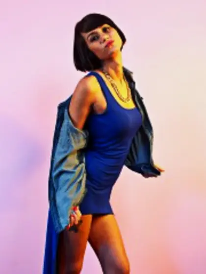 Brunette evita perform anal