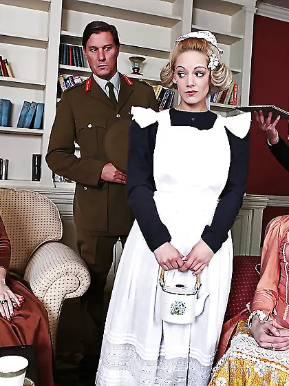 Kinky blonde woman of the house loves having oral threesome with