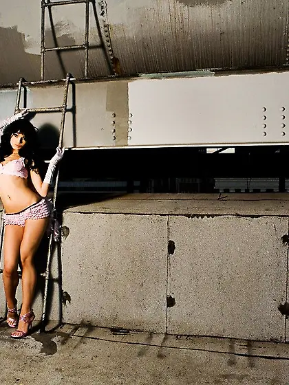 Brunette bimbo Ava Rose looks great when flashing burning body i