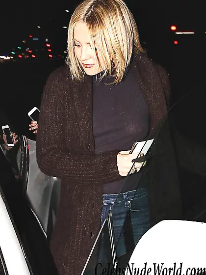 Braless Pics of Kate Hudson