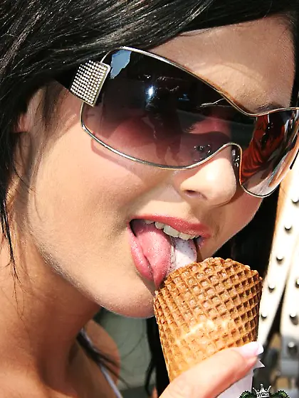 Lulu Martinez and Kyara get their sweet tight holes licked and f