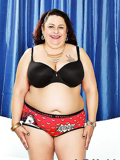 Sexy BBW Lacy Bangs shows her tits and pussy