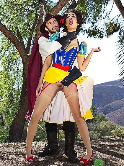 Snow white face full