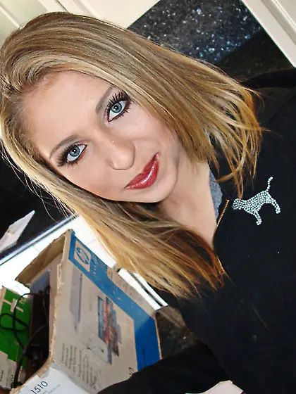 Talented blonde swallows a banana before giving her well-hung du