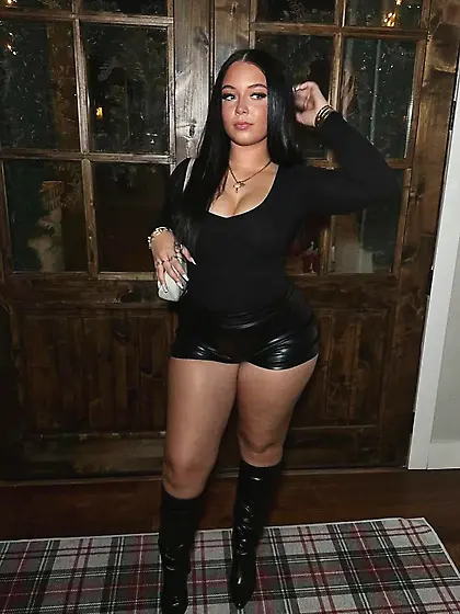 Various sluts and gifs.