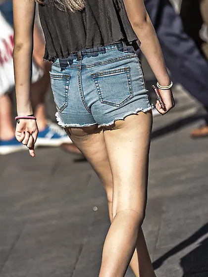 Vestida como una Puta,  candid muy follable,